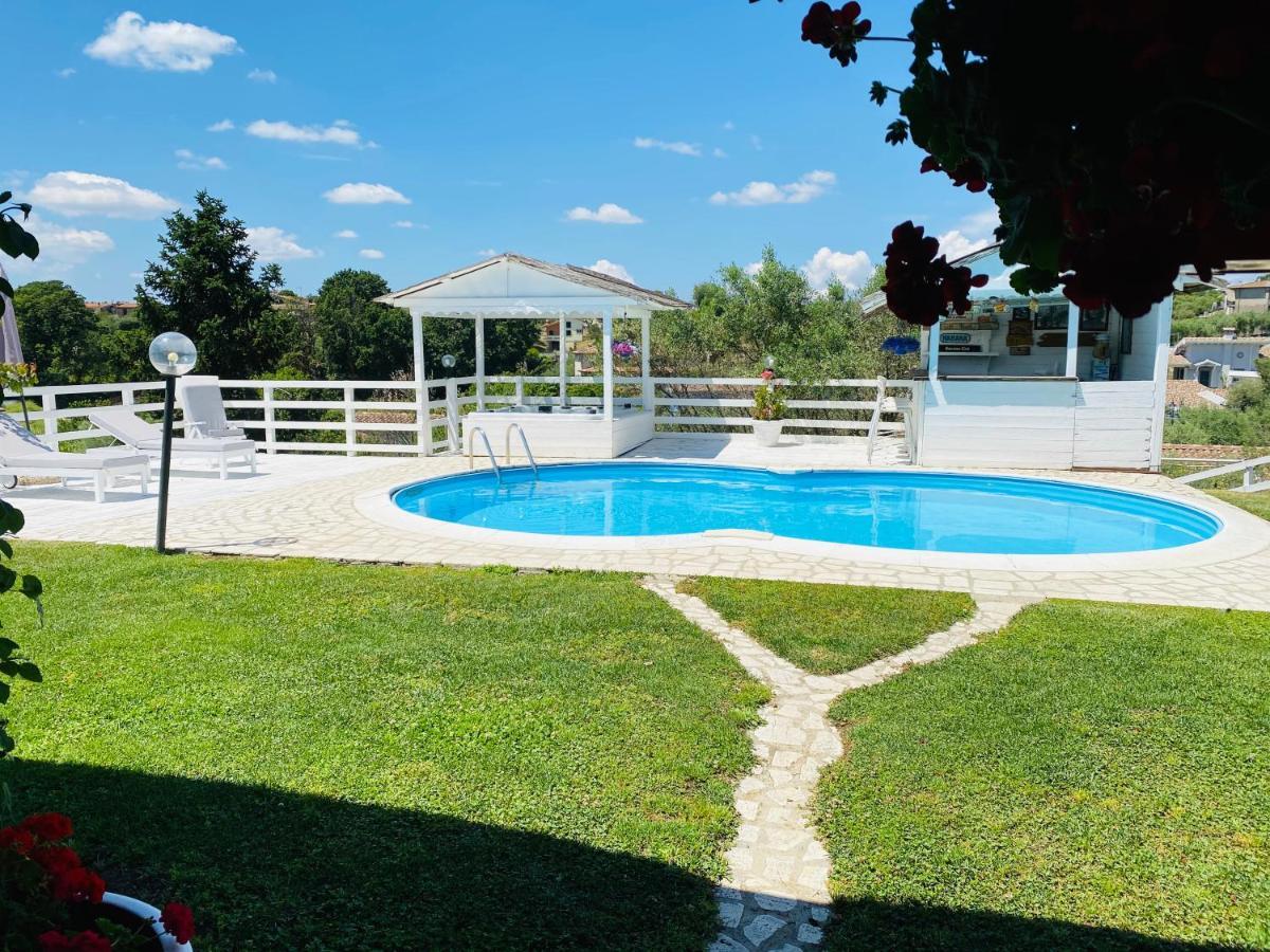 Villa Chanel Garden Relaxation